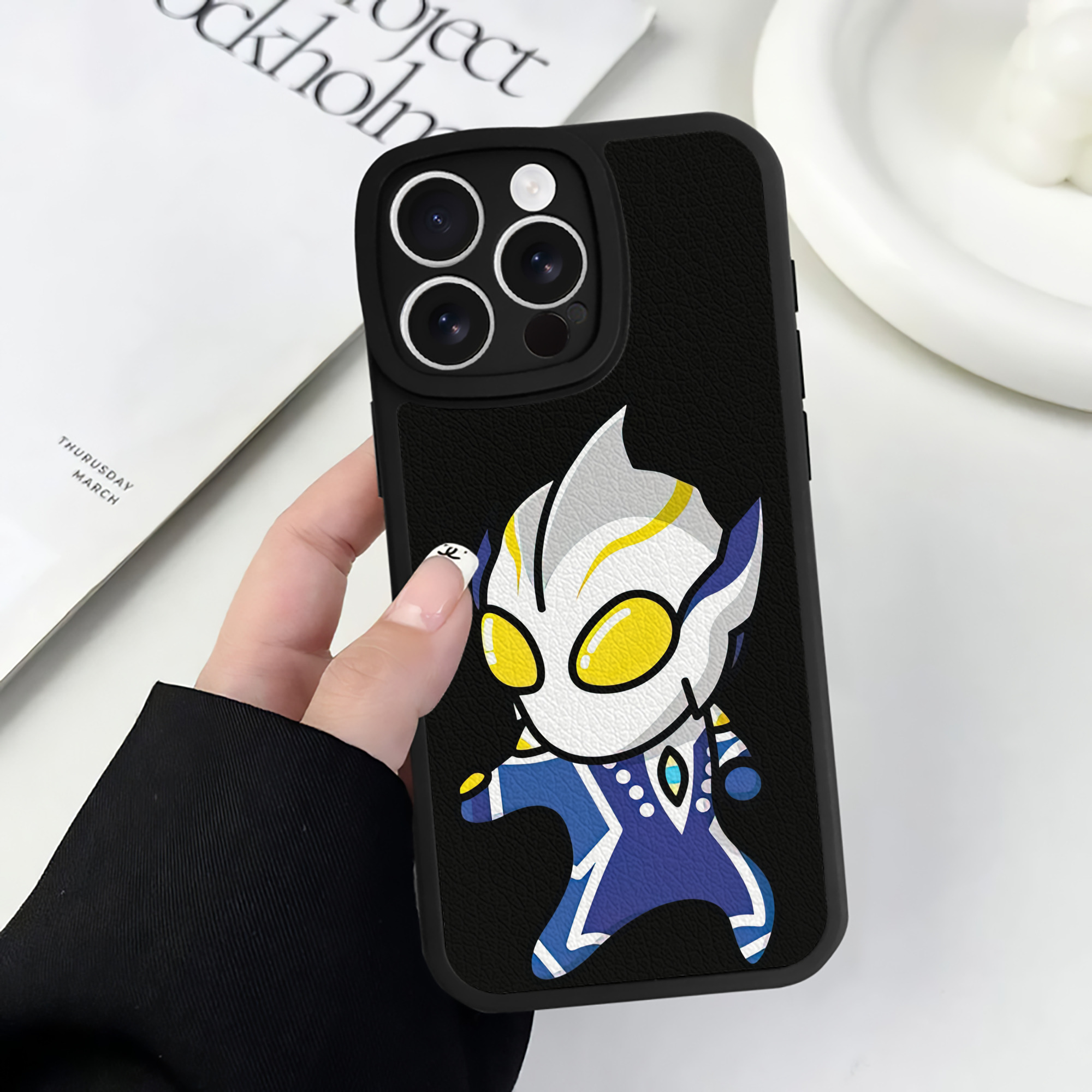 （画像用） ウルトラマン Ultraman 【iPhone 16シリーズ対応】シリコンスマホケース（レザー調） 材質：シリコン
